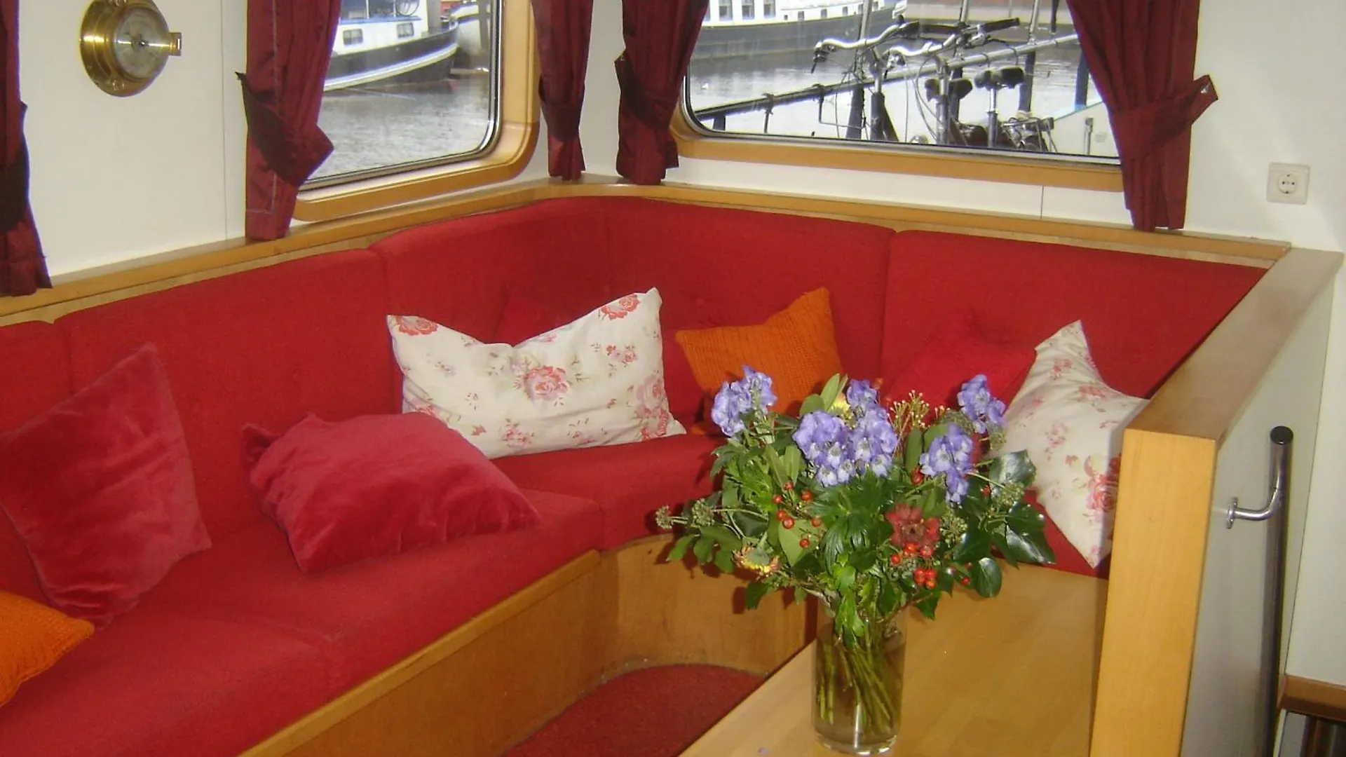 Hotelboat Fleur Амстердам Нидерланды
